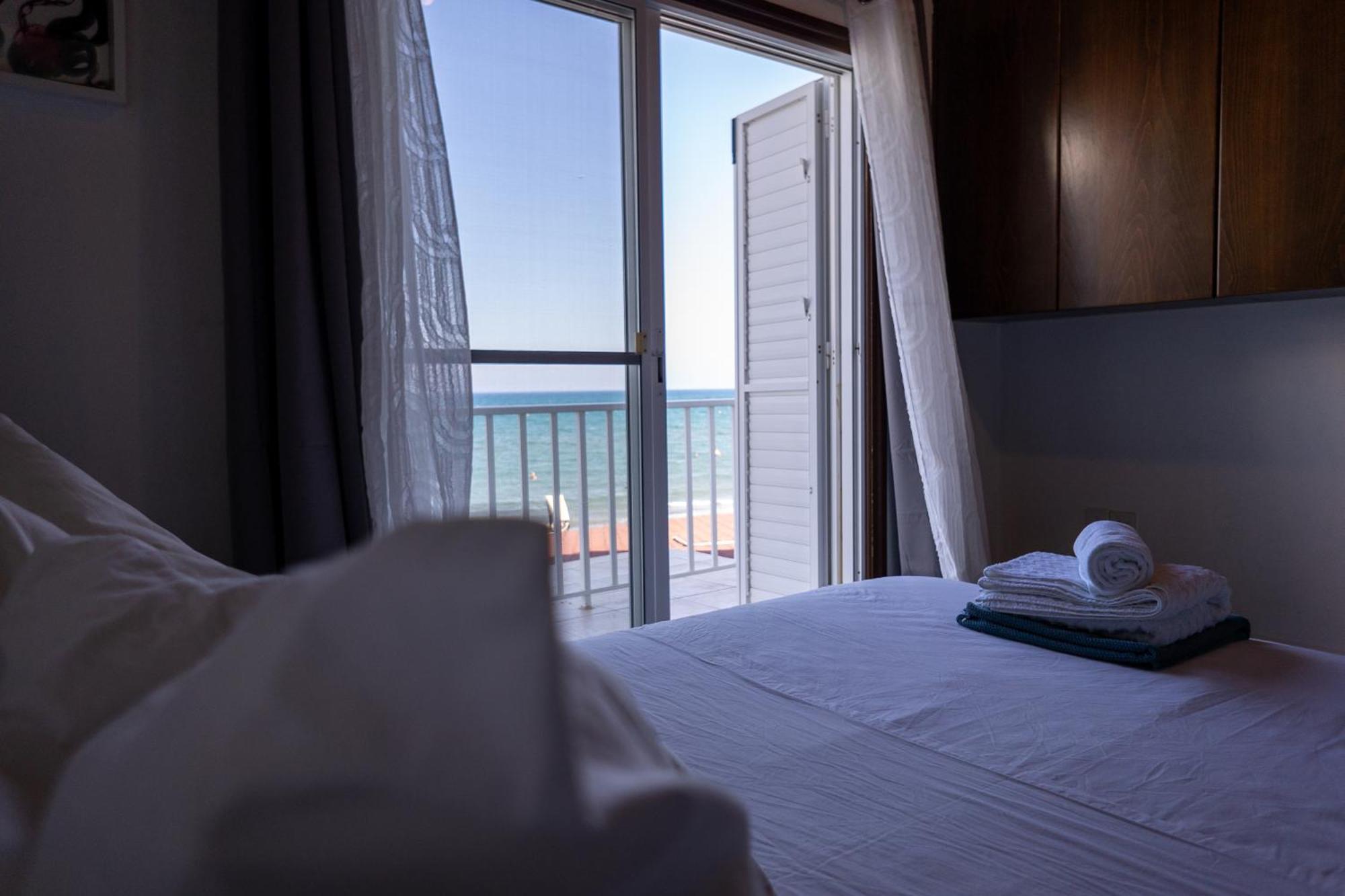 Beach House At Seafront Villa Meneou Ngoại thất bức ảnh