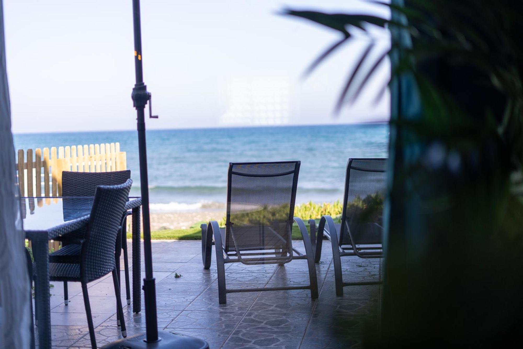 Beach House At Seafront Villa Meneou Ngoại thất bức ảnh