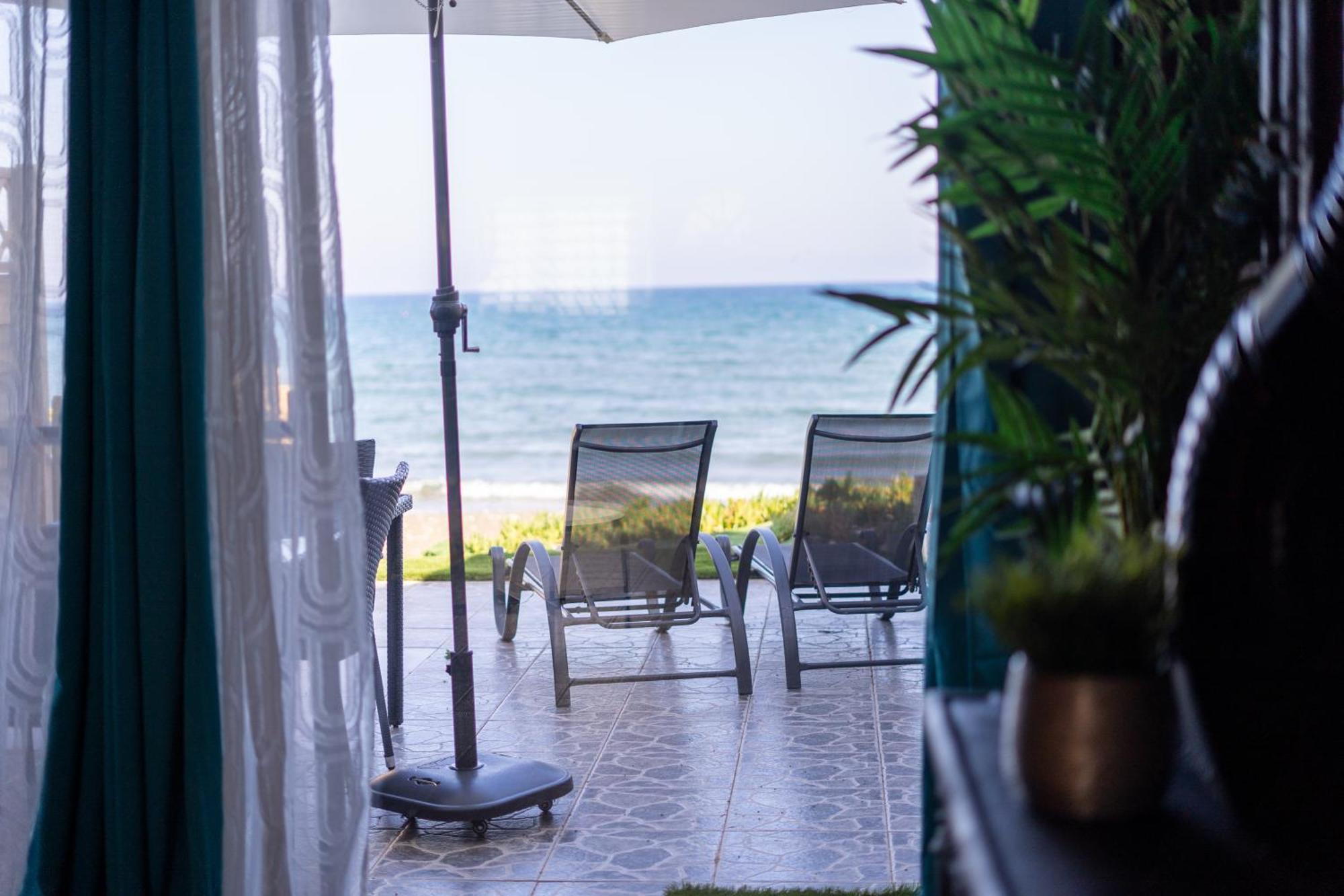 Beach House At Seafront Villa Meneou Ngoại thất bức ảnh
