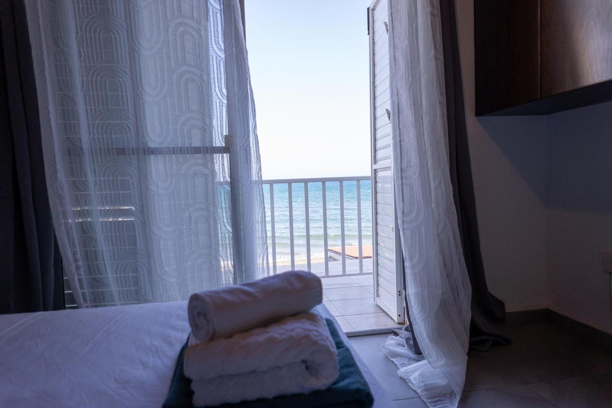 Beach House At Seafront Villa Meneou Ngoại thất bức ảnh