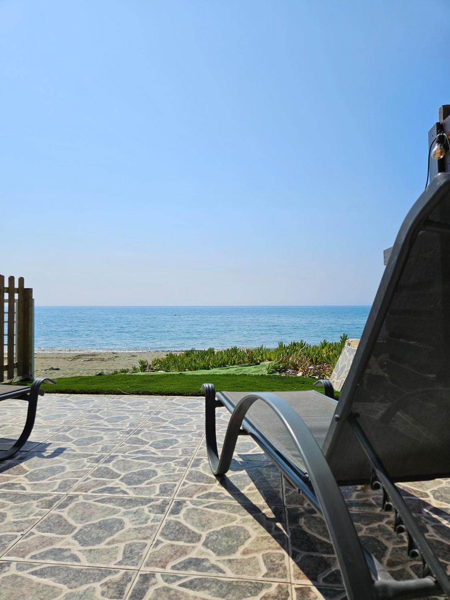 Beach House At Seafront Villa Meneou Ngoại thất bức ảnh